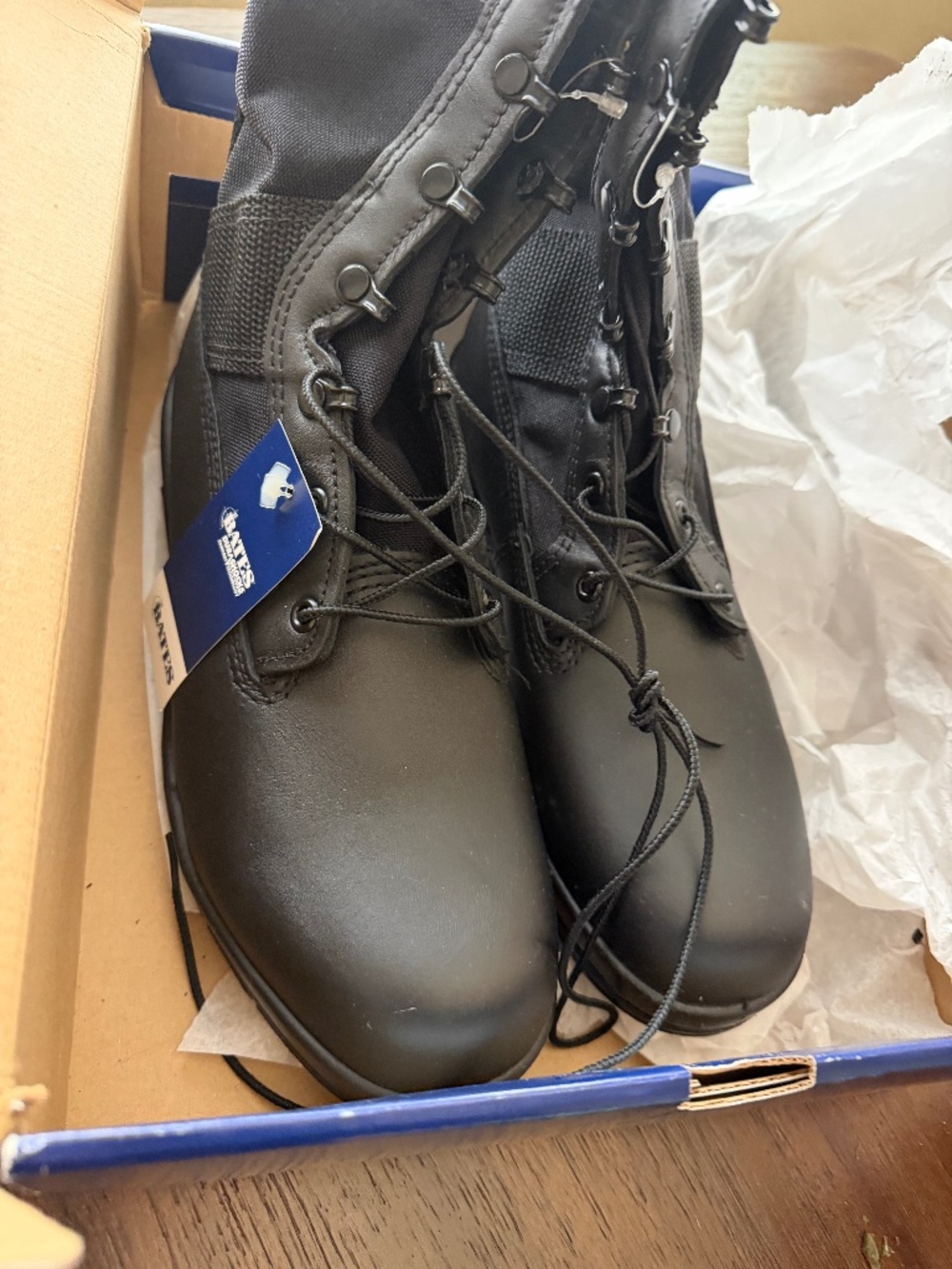 NWT Bates jungle boot (size 9.5 men)